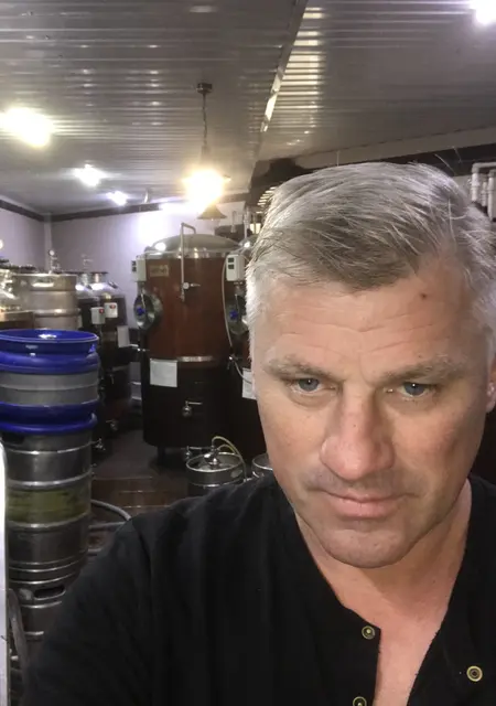 Влад из Мелитополя, ищу на сайте знакомства на одну ночь