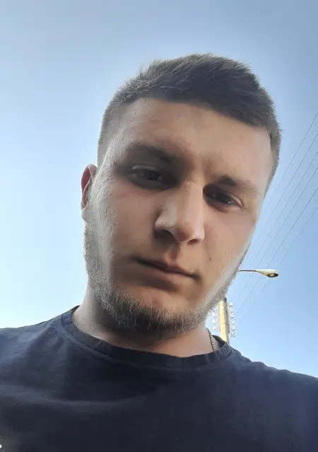 Артем з Черкас, шукаю на сайті знайомства на одну ніч