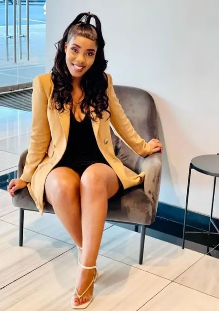 I'm Esy, 45 from London, seeking connections