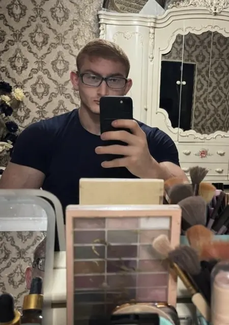 Я Jmc, 19, из Дубая, ищу знакомство для дружбы