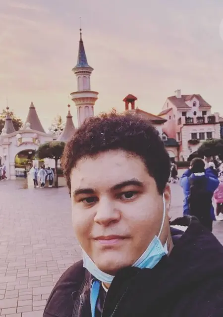 Adil из Парижа, мне 23, познакомлюсь