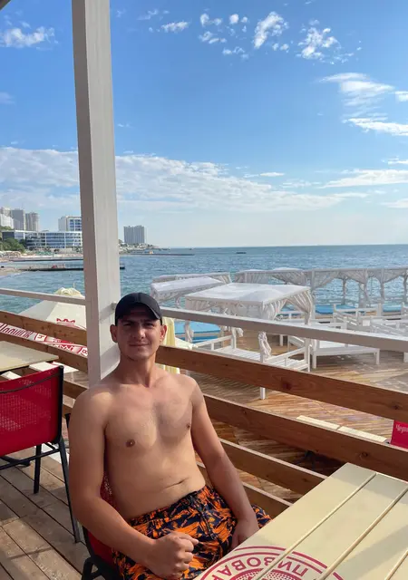 Виталий из Одессы, мне 28, познакомлюсь для общения