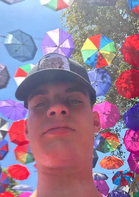 Nazar из Катания, ищу на сайте знакомства на одну ночь