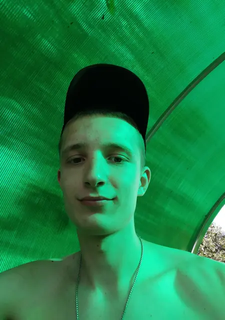 Artur из Сморгони, мне 27, познакомлюсь на одну ночь