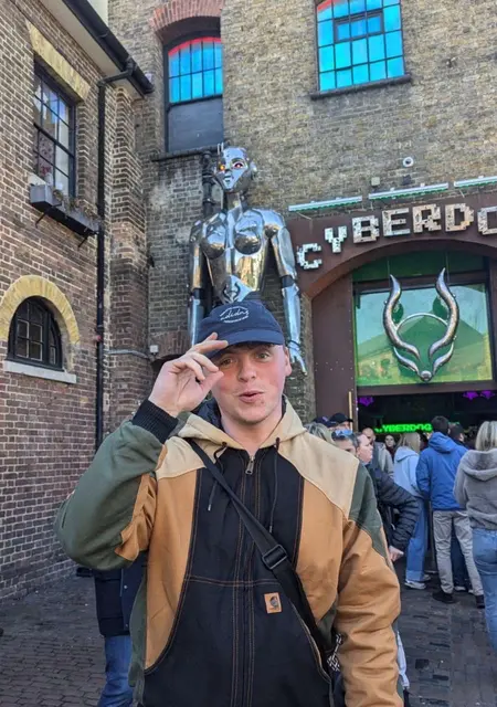 Ryan из Clevedon, мне 23, познакомлюсь для открытые отношения