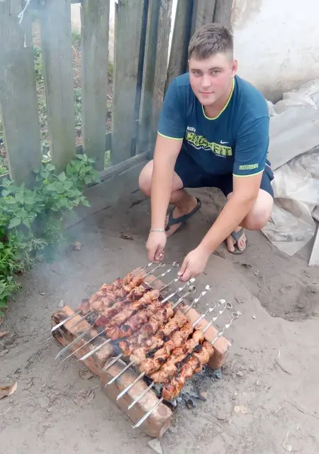 Я Роман, 24, знакомлюсь без обязательств в Мерефе