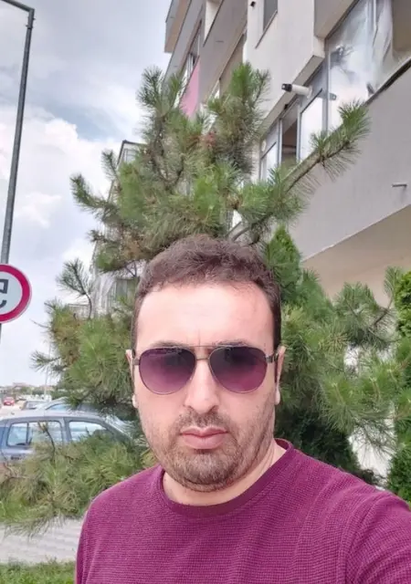 Gokhan из Бухареста, мне 37, познакомлюсь