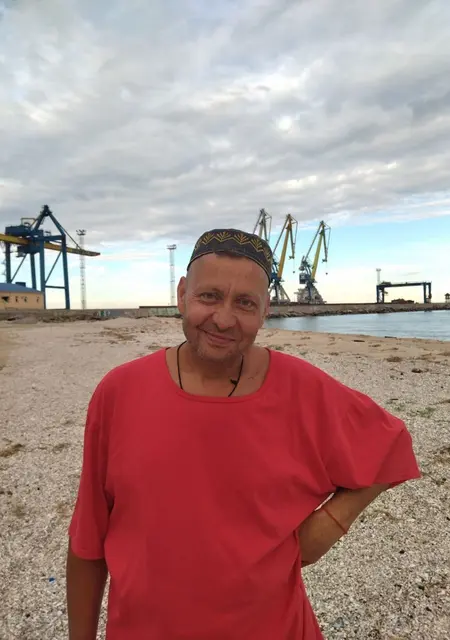 Я Александр, 55, из Мариуполя, ищу знакомства без обязательств