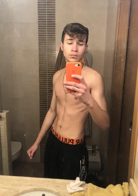 Sergio из Sant Cugat del Vallès, мне 20, познакомлюсь для приятного времяпровождения