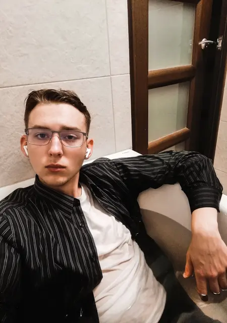 Я Гоша, 21, из Новополоцка, ищу знакомства без обязательств