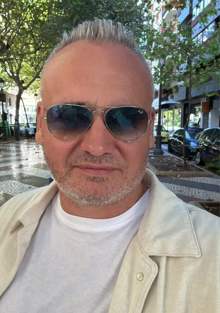 Soy Taras, 45 años de Madrid, busco conocer gente para relación sin ataduras