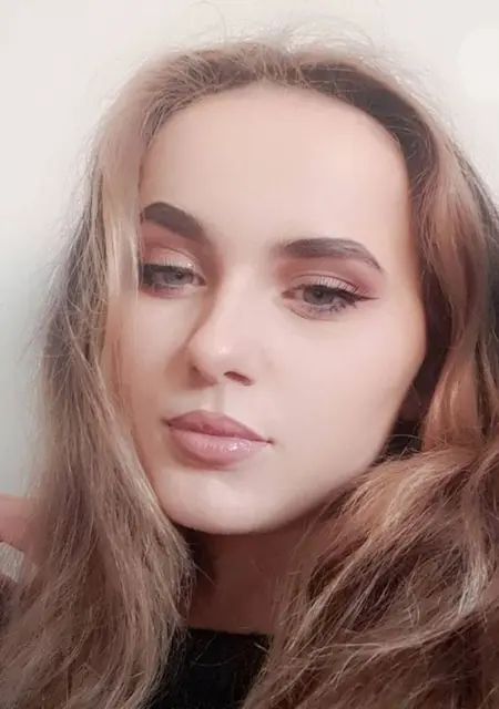 I'm Hollie, 19, looking to meet in London