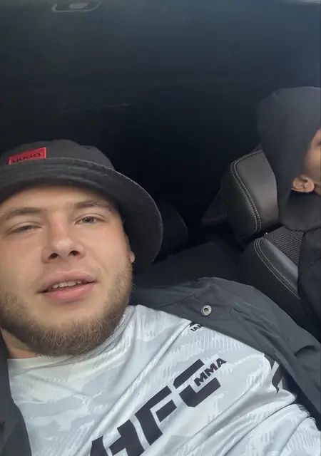 Я Михаил, 29, из Галифакс, ищу знакомство для открытые отношения