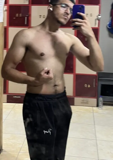 Я Nader, 22, из Каира, ищу знакомство для приятного времяпровождения