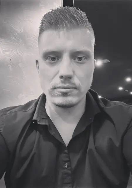 Я Vasek, 31, из Моста, ищу знакомства без обязательств