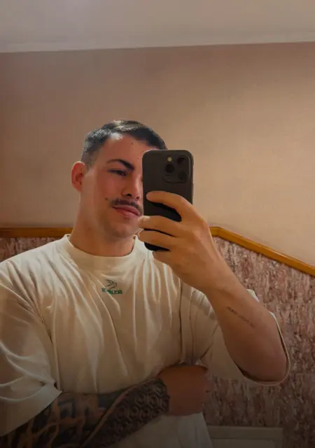 Alex из Валенсии, мне 26, познакомлюсь на одну ночь