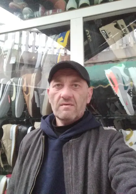 Я David, 48, из Кутаиси, ищу знакомства без обязательств