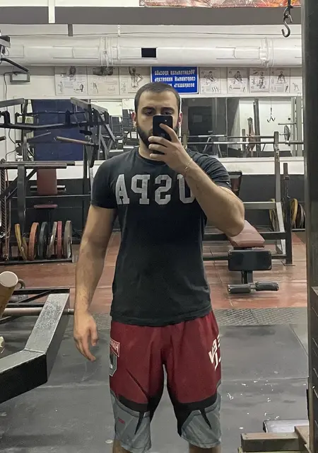 Я Давид, 20, знакомлюсь для открытые отношения в Багдаде