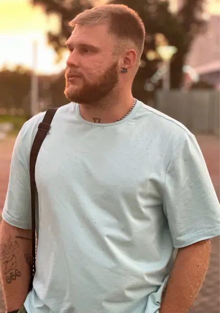 Soy Denis, 24 años de San Sebastián, busco conocer gente para conversación virtual