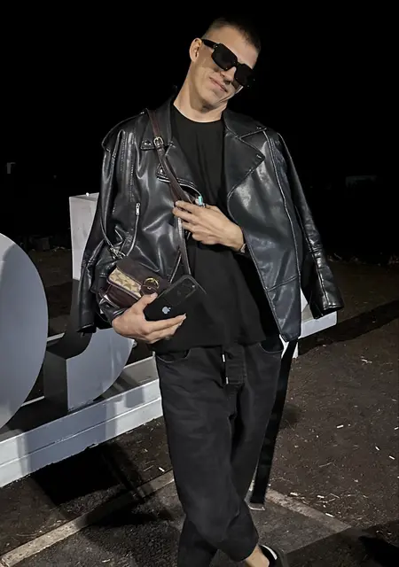 Я Дмитрий, 19, из Афин, ищу знакомство для вирта