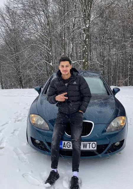 Я Mihai, 22, из Плоешти, ищу знакомства на одну ночь