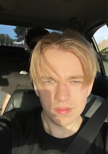 Я Коля, 20, из Черновцов, ищу знакомство для постоянных отношений