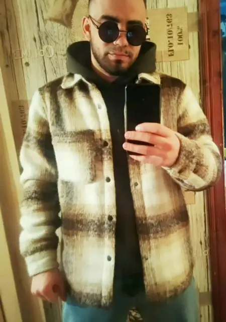 Я Василий, 26, из Фюрт, ищу знакомства на одну ночь