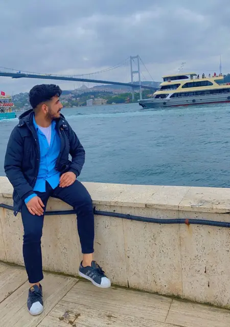 Burak из Анкары, мне 24, познакомлюсь без обязательств