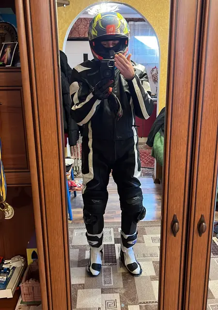 Миша из Мукачева, ищу на сайте знакомства без обязательств