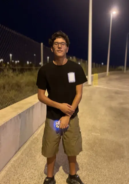 Я Anas, 23, знакомлюсь на одну ночь в Валенсии