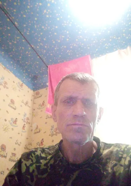 Я Александр, 55, из Донецка, ищу знакомства без обязательств