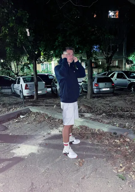 Manu из Бухареста, мне 21, познакомлюсь для общения