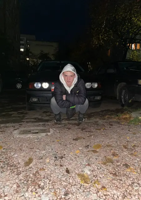 Я Влад, 21, из Житомира, ищу знакомства без обязательств