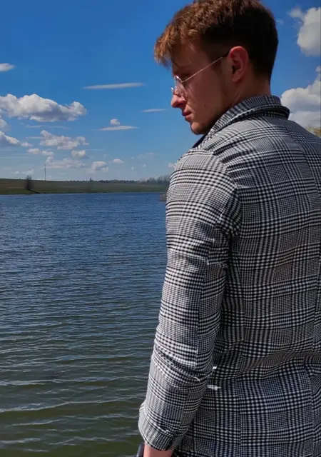 Я Vlad, 27, из Ромни, ищу знакомства без обязательств