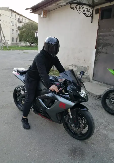 Артур из Луганска, мне 30, познакомлюсь без обязательств