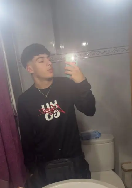 Alfonso de Barcelona, tengo 21 años, listo para conocer para lío de una noche