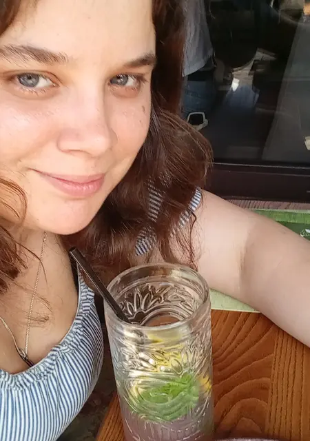 Я Ліля, 28 років з Києва, шукаю знайомства без зобов'язань
