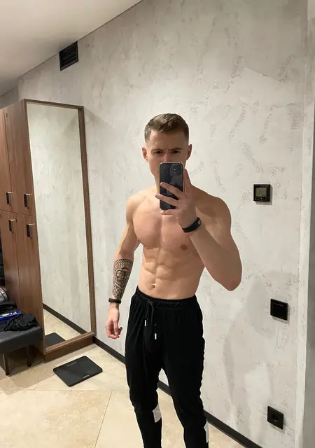 Я Максим, 21, из Киева, ищу знакомства без обязательств