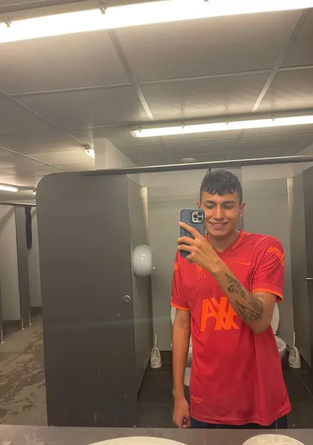 Я Edwin, 19, знакомлюсь для общения в Барселоне