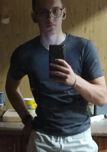 Я Иван, 19, из Амстердама, ищу знакомство для дружбы