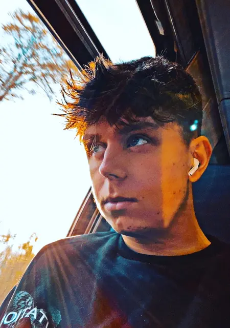 Daniel из Бургхаузен, мне 21, познакомлюсь для вирта