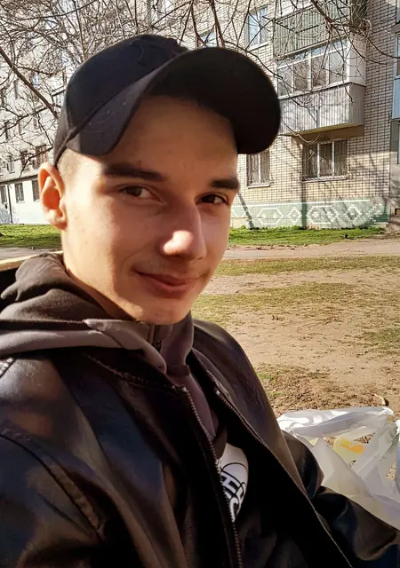 Я Назар, 19, из Новомосковска, ищу знакомства без обязательств