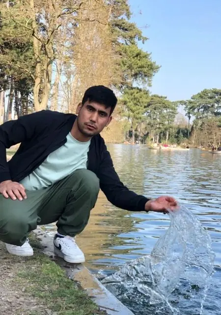 Baryalai Sarwari из Парижа