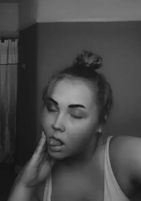 Kerry from London, 19 years old, ready to meet