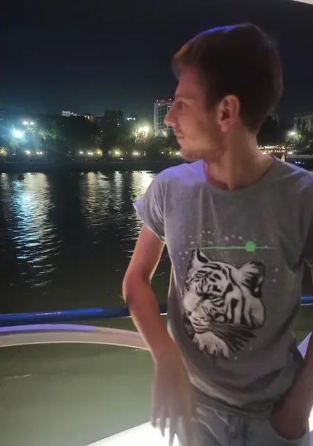 Я Сергей, 27, из Гюмри, ищу знакомства без обязательств