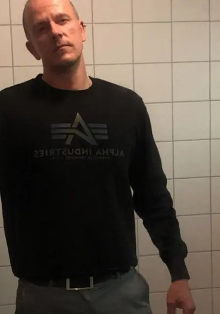 Jompa из Стокгольма, мне 43, познакомлюсь