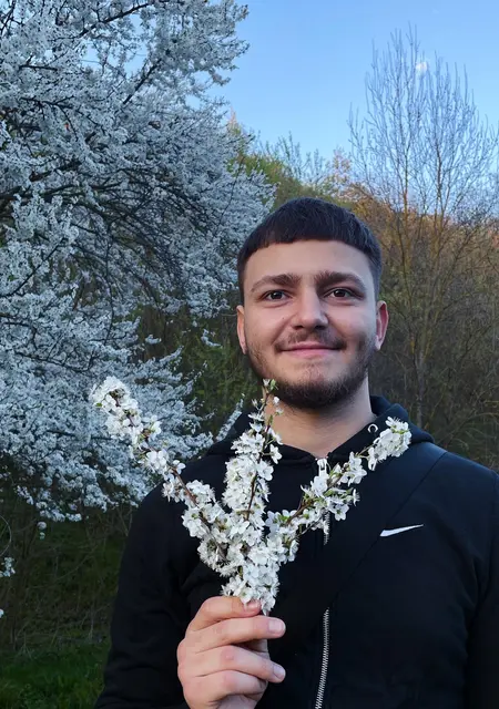 Миша из Ужгорода, ищу на сайте приятное времяпровождение