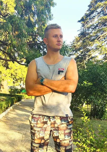 Артём из Атырау, ищу на сайте знакомства на одну ночь