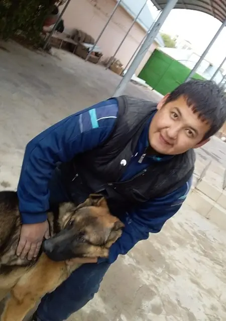 Я Серик, 25, из Семей, ищу знакомства без обязательств