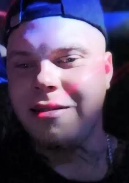 Я Артур, 20, из Борисова, ищу знакомства без обязательств